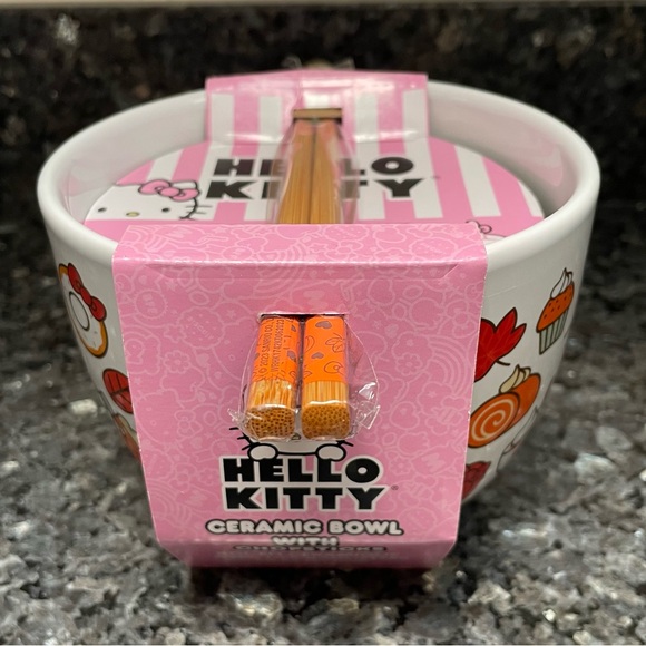 Hello Kitty Bowl With Chopsticks - Picture 3 of 5